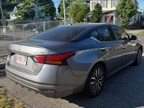 Used 2023 Nissan Altima 2.5 SV FWD image 5