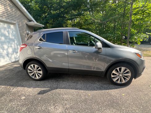 Used 2020 Buick Encore Preferred FWD image 1
