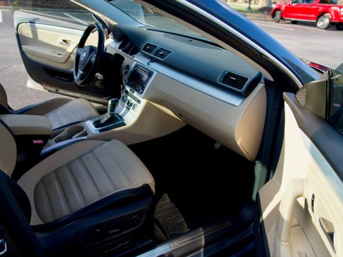 Used 2013 Volkswagen CC Sport image 10