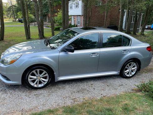 Used 2013 Subaru Legacy 2.5i Premium image 2