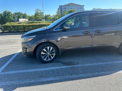 Used 2016 Kia Sedona SX FWD image 1