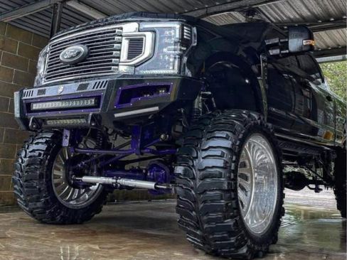 Used 2017 Ford F250 XLT w/ XLT Premium Package image 9