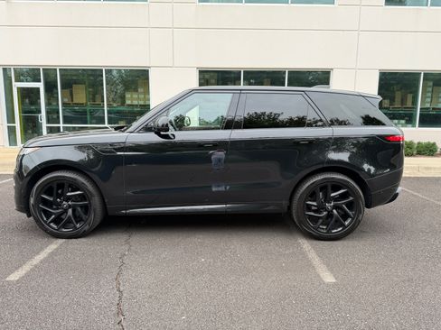 Used 2023 Land Rover Range Rover Sport SE Dynamic image 10