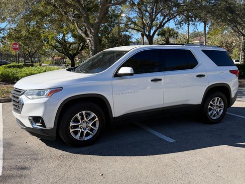 Used 2018 Chevrolet Traverse LT image 1