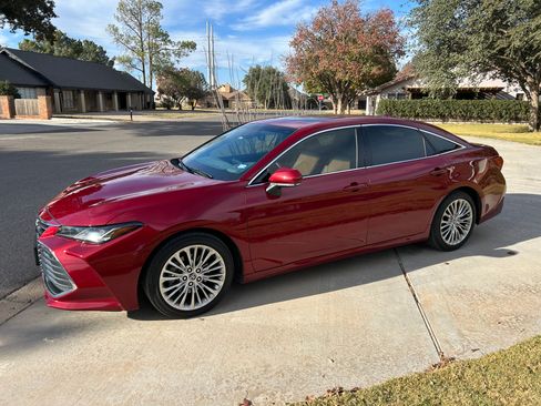 Used 2020 Toyota Avalon Limited image 4