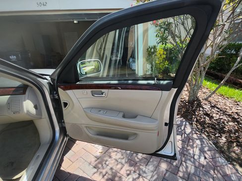 Used 2007 Cadillac DTS Luxury I w/ Sun And Sound Package image 2