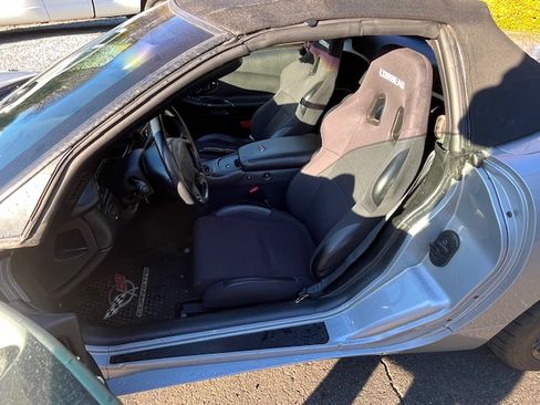 Used 2000 Chevrolet Corvette Convertible w/ Performance Handling Pkg image 6