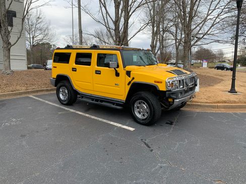 Used 2003 HUMMER H2 w/ Preferred Equipment Group image 1