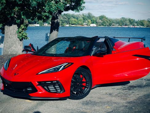 Used 2023 Chevrolet Corvette Stingray Premium Conv w/ Z51 Performance Package RWD image 8