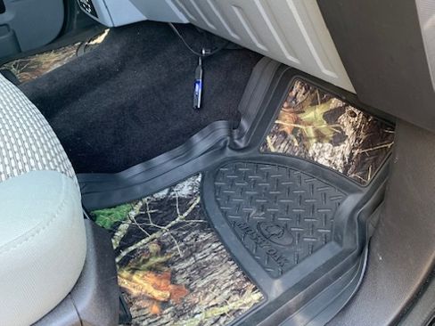 Used 2011 Ford F250 XLT w/ XLT Premium Pkg image 14