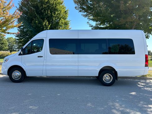 Used 2022 Mercedes-Benz Sprinter 3500 image 4
