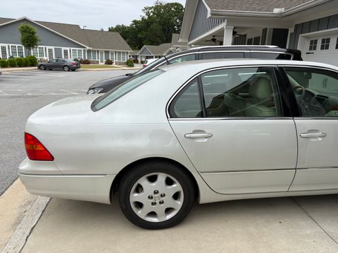 Used 2001 Lexus LS 430 RWD image 6