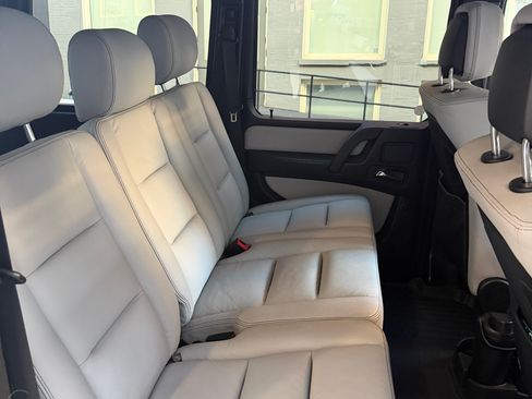 Used 2011 Mercedes-Benz G 550 image 10