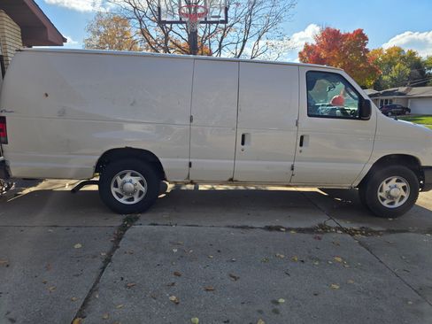 Used 2013 Ford E-250 and Econoline 250 Extended w/ Commercial Cargo Van Pkg image 4