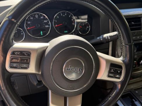Used 2011 Jeep Liberty Limited image 8