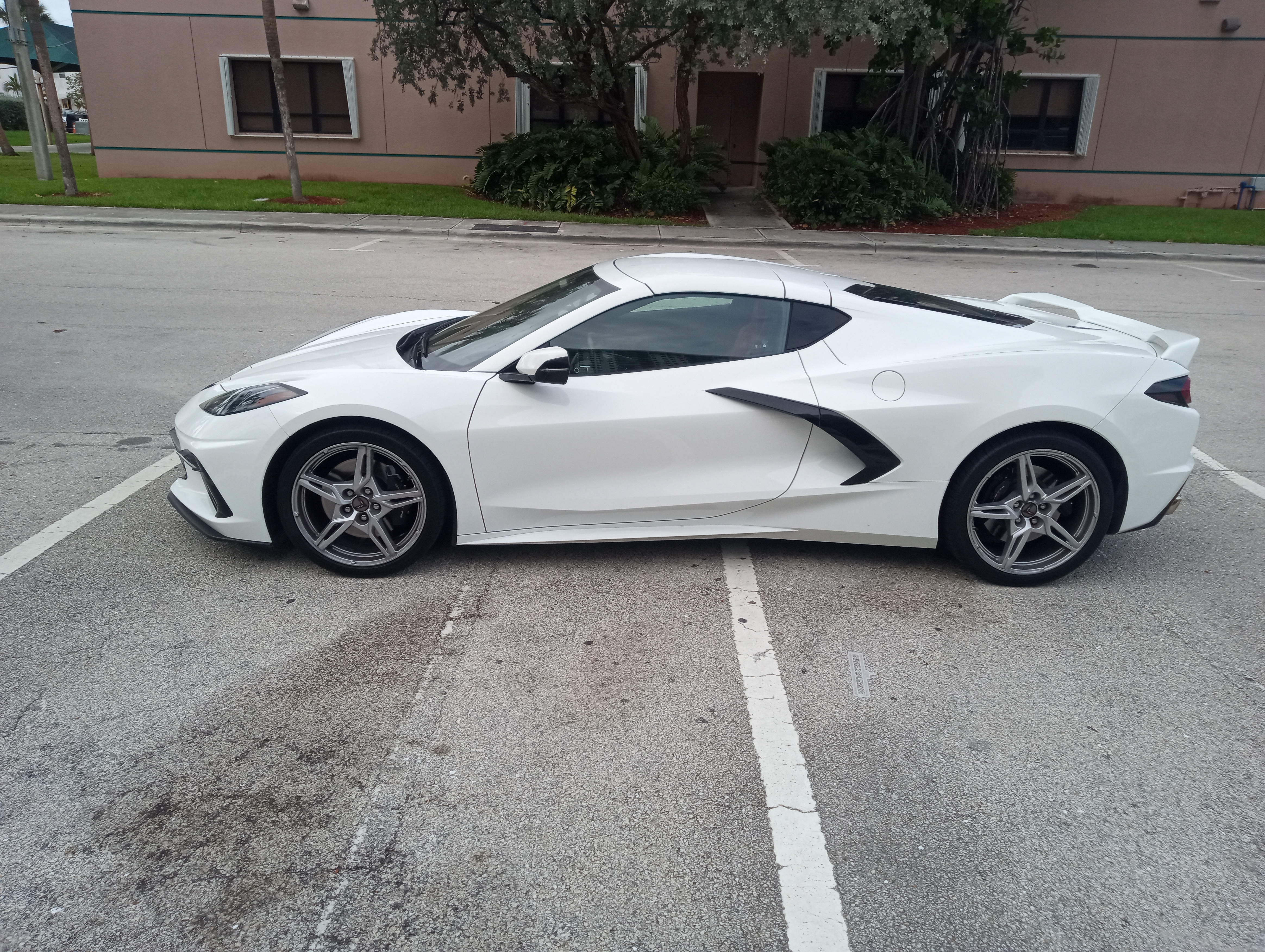 Used 2022 Chevrolet Corvette Stingray Coupe w/ Z51 Performance Package RWD image 16