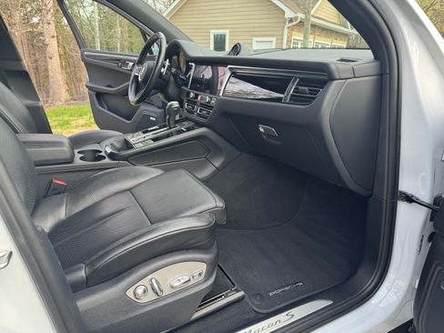 Used 2022 Porsche Macan S image 10