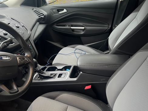 Used 2017 Ford Escape SE image 9