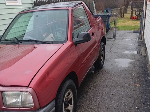 Used 2000 Chevrolet Tracker 4WD Convertible image 4