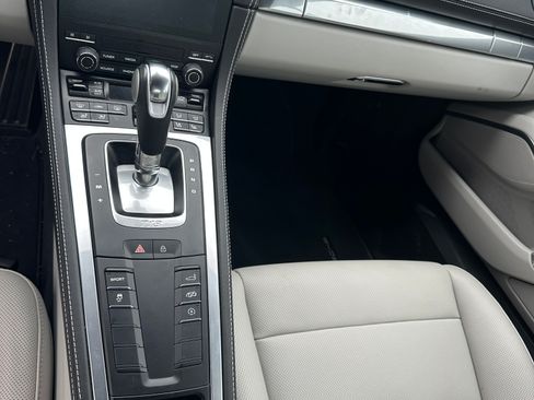 Used 2024 Porsche 718 Cayman image 4