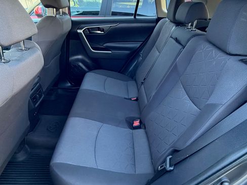 Used 2020 Toyota RAV4 XLE image 13