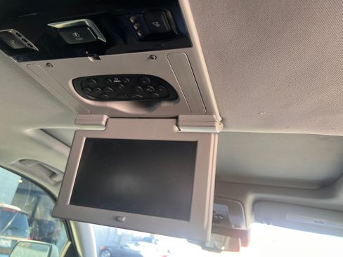 Used 2016 Chevrolet Suburban LT image 17