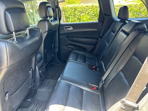 Used 2017 Jeep Grand Cherokee Limited w/ Trailer Tow Group IV AWD/4WD image 6