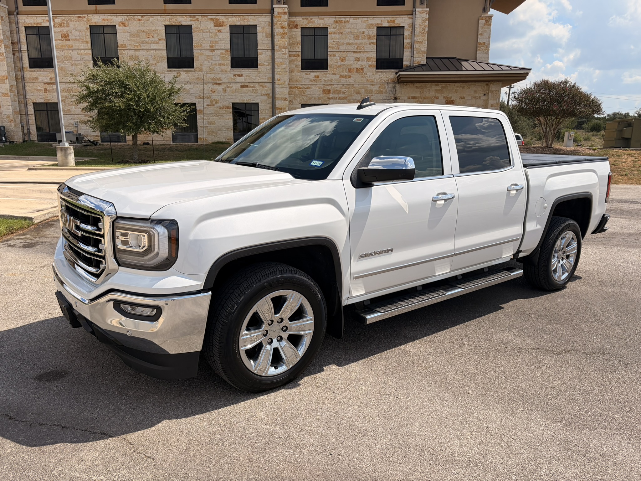 Used 2018 GMC Sierra 1500 SLT w/ Enhanced Driver Alert Package RWD image 2
