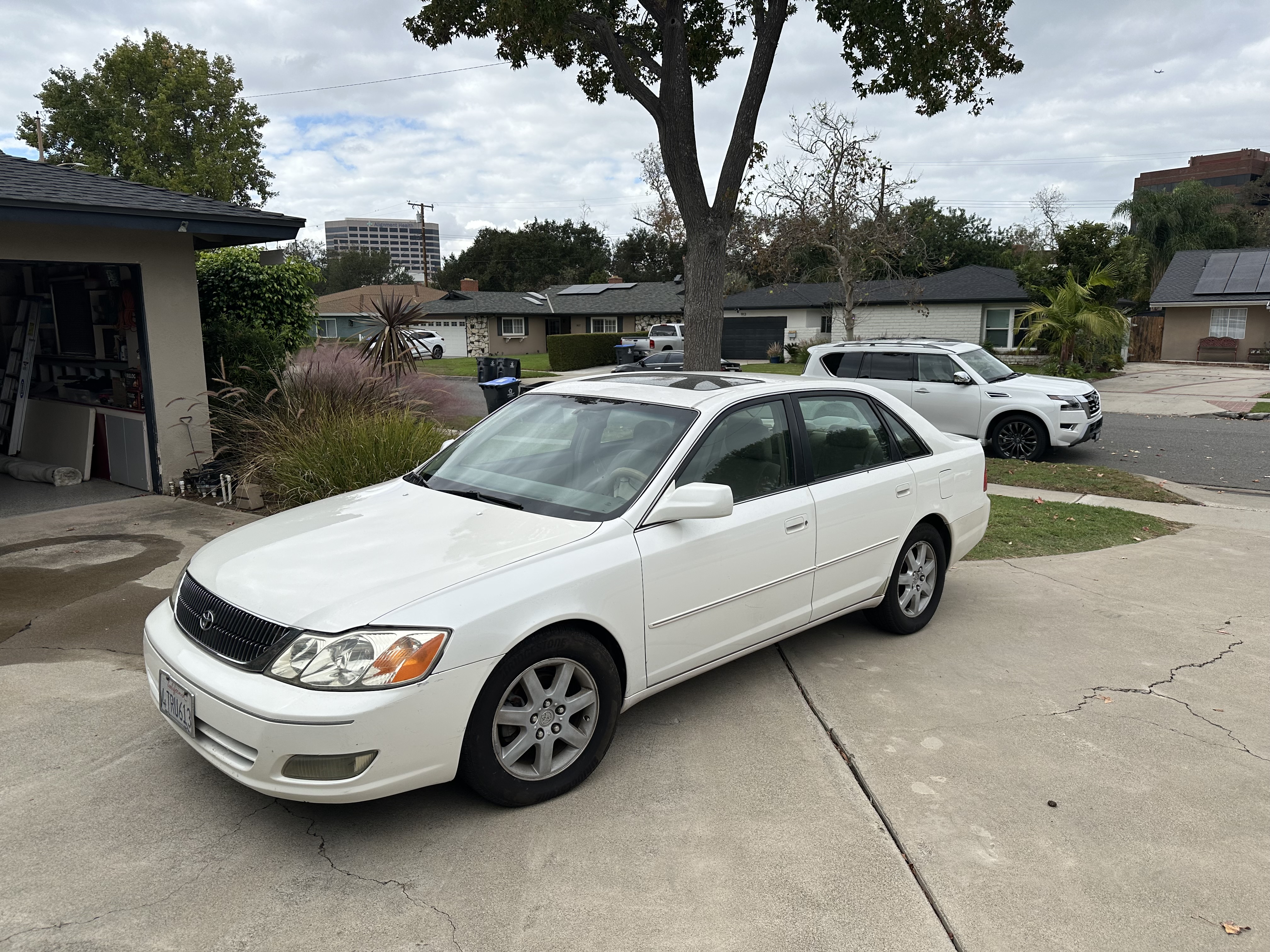 Used 2001 Toyota Avalon XLS FWD image 4