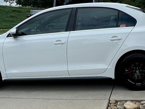 Used 2012 Volkswagen Jetta GLI FWD image 5