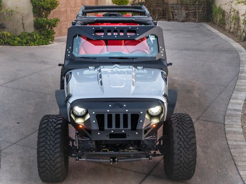 Used 2017 Jeep Wrangler Unlimited Rubicon w/ Connectivity Group image 2