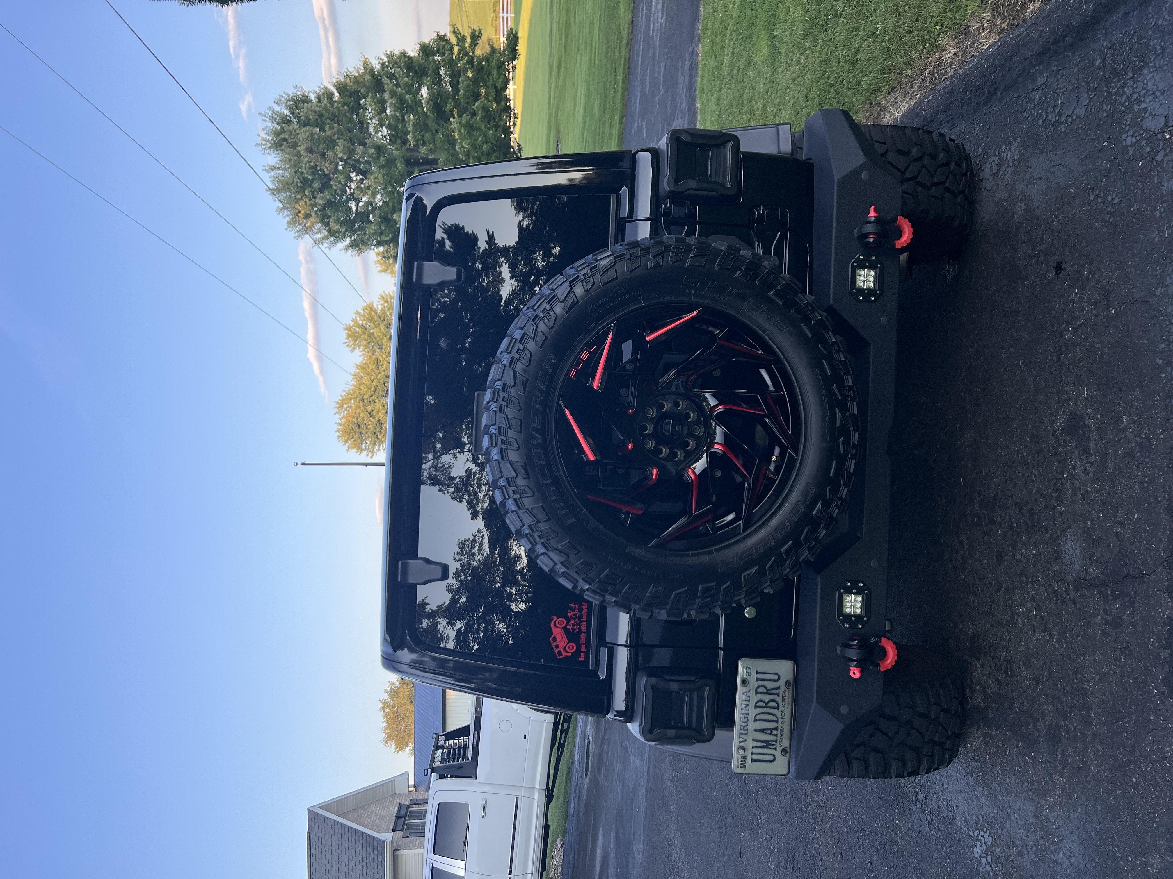 Used 2018 Jeep Wrangler Unlimited Sahara AWD/4WD image 4