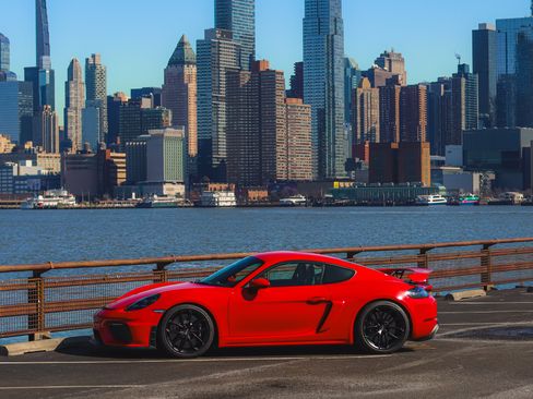 Used 2020 Porsche 718 Cayman GT4 image 2