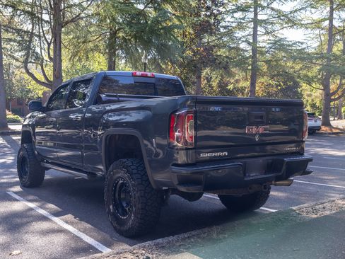 Used 2018 GMC Sierra 1500 Denali w/ Denali Ultimate Package image 8