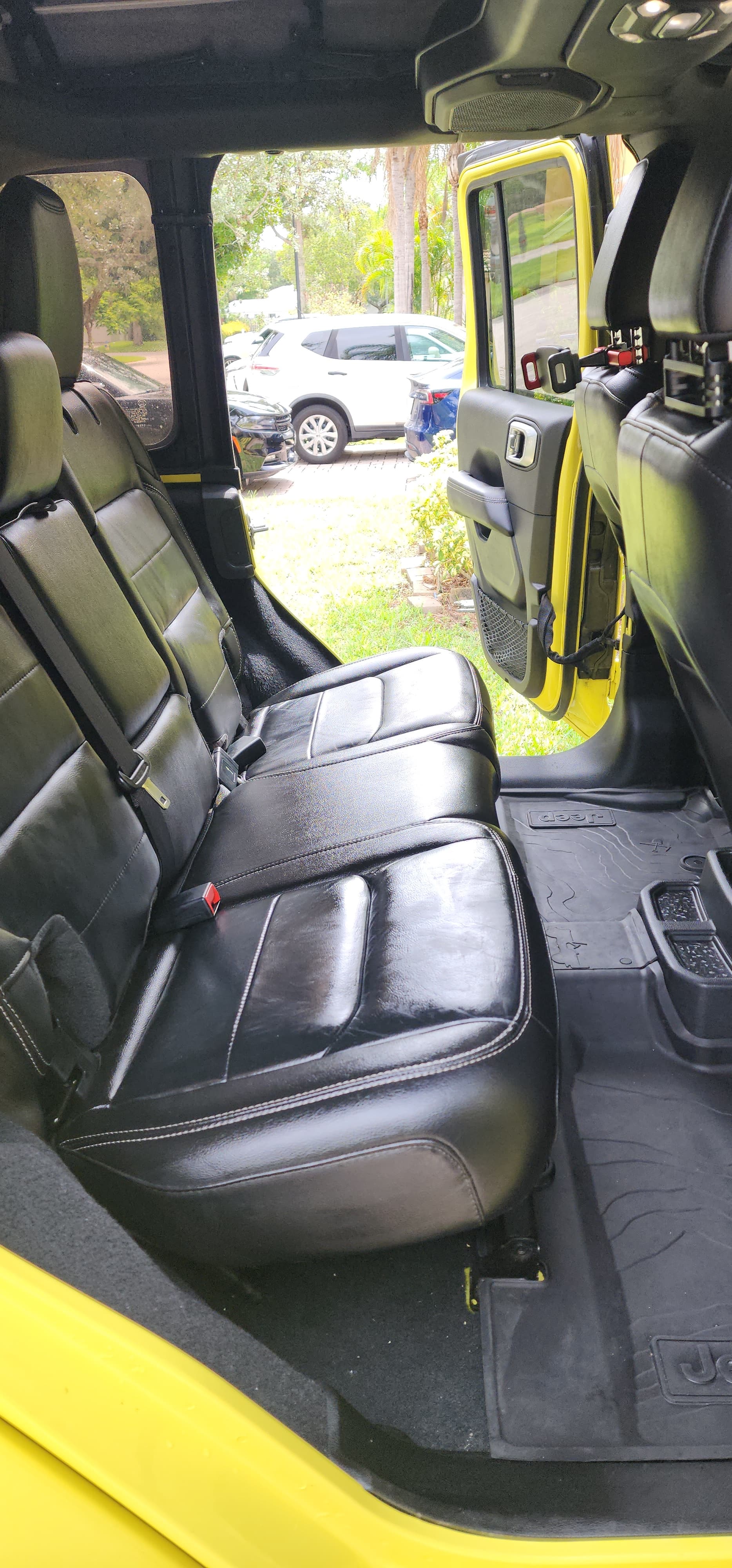 Used 2022 Jeep Wrangler Unlimited Sahara w/ Safety Group AWD/4WD image 2