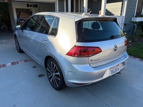 Used 2016 Volkswagen e-Golf SE image 8