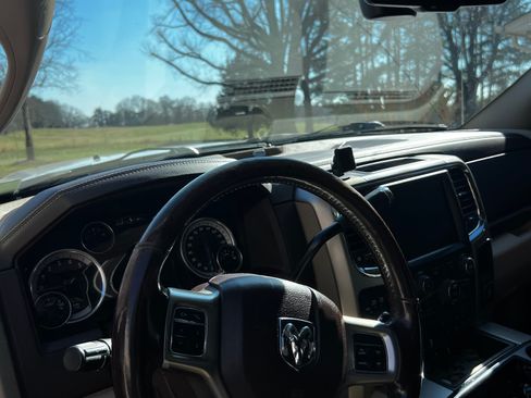 Used 2014 RAM 2500 Laramie w/ Convenience Group image 10