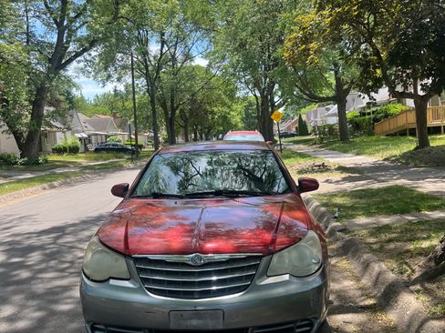 Used 2010 Chrysler Sebring Limited FWD image 2