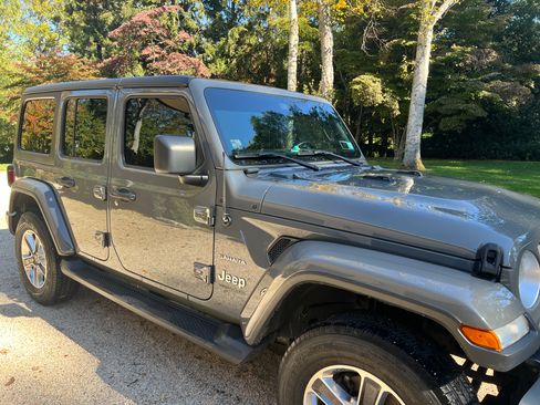 Used 2021 Jeep Wrangler Unlimited Sahara w/ Uconnect 4C Nav & Sound Group image 4