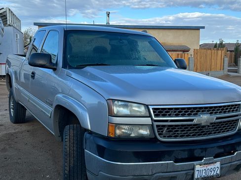 Used 2005 Chevrolet Silverado 2500 LS w/ Heavy-Duty Power Package image 1