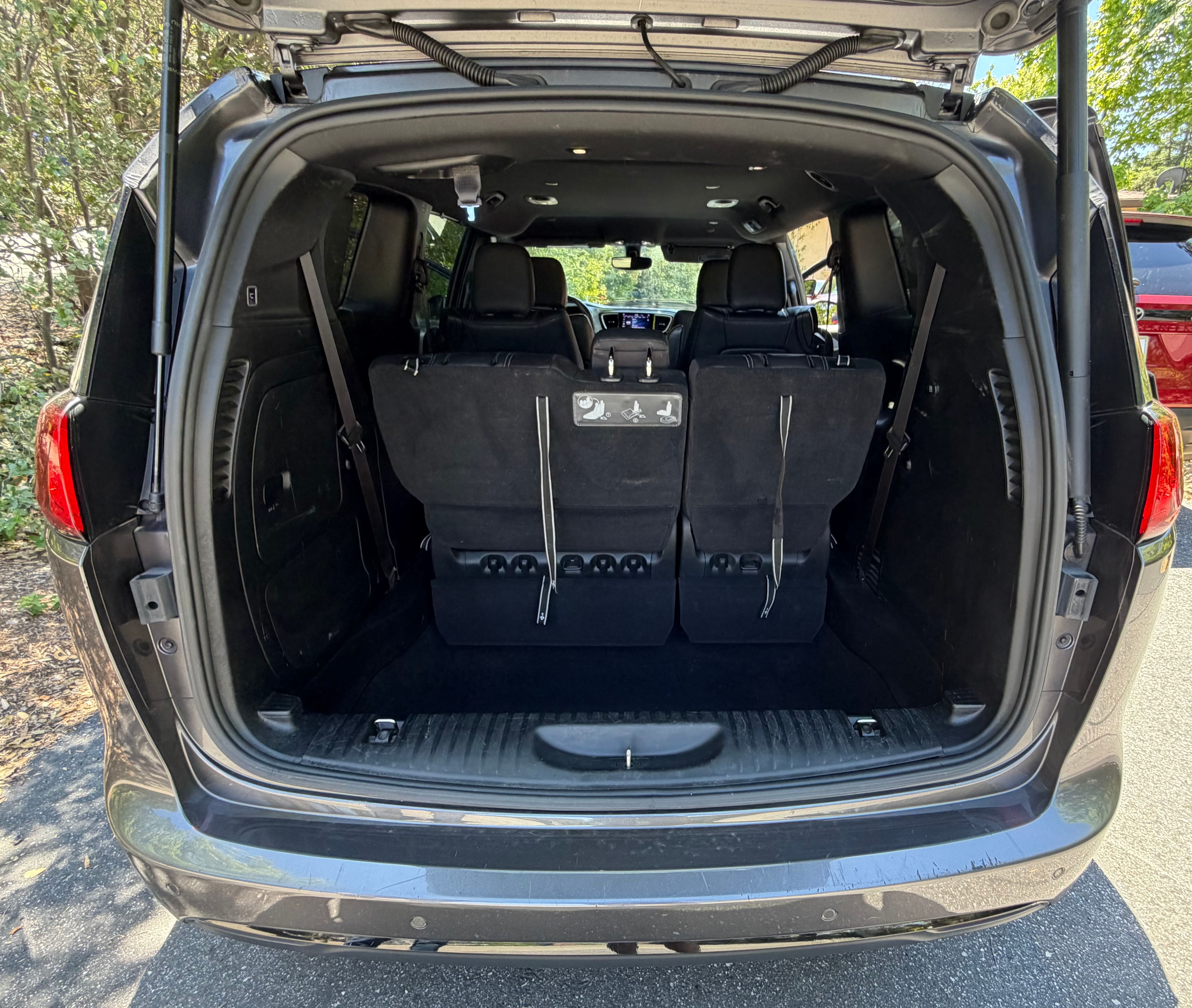 Used 2020 Chrysler Pacifica Touring-L w/ S Appearance Package FWD image 12