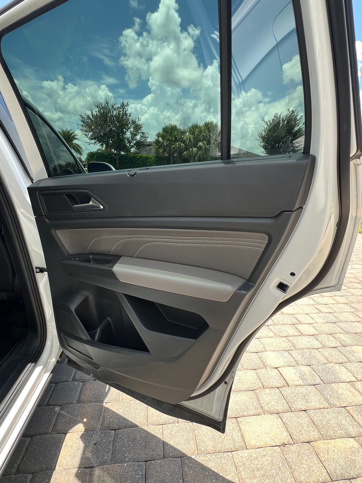 Used 2022 Volkswagen Atlas SE w/ Panoramic Sunroof Package FWD image 16
