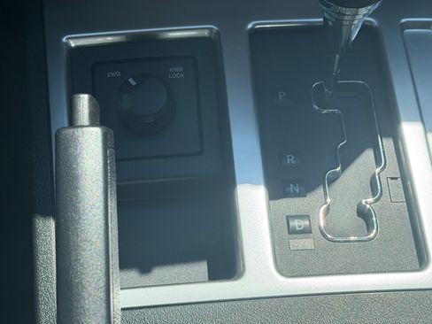 Used 2008 Dodge Nitro R/T image 10