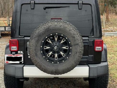 Used 2012 Jeep Wrangler Unlimited Sahara image 5