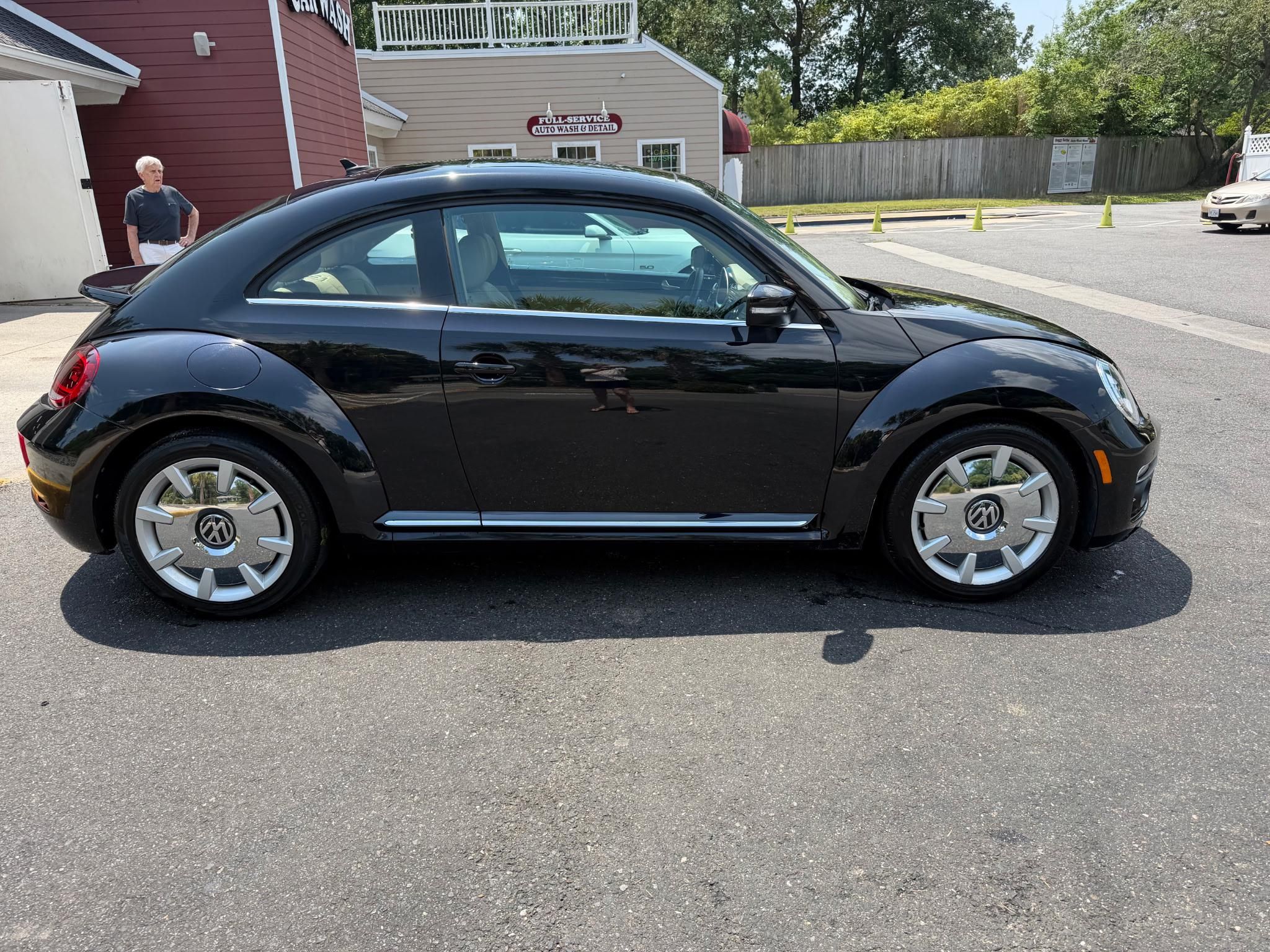 Used 2019 Volkswagen Beetle 2.0T SE FWD image 5