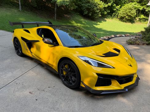 Used 2026 Chevrolet Corvette ZR1 w/ ZR1 Carbon Fiber Aero Package RWD image 1