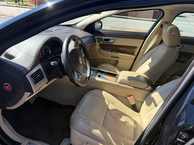 Used 2010 Jaguar XF Supercharged RWD image 8