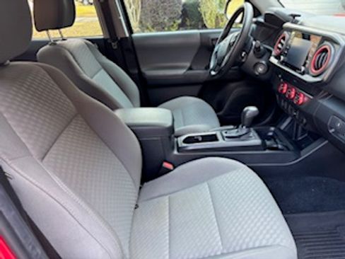Used 2022 Toyota Tacoma SR image 12