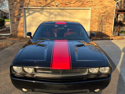 Used 2014 Dodge Challenger SXT image 5