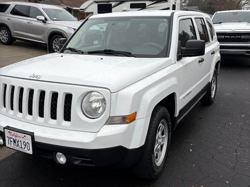 Used 2014 Jeep Patriot Sport image 8